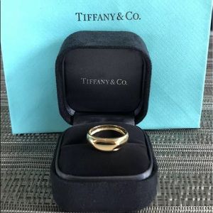 Tiffany & Co. Peretti Full Heart 18k Gold Ring